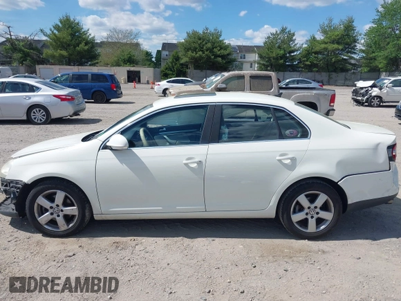 2008 Volkswagen Jetta SE with VIN 3VWRZ71KX8M192099, listed as a IAAI auction lot 42198564 with 125,699 mi miles and . Bid and sale history available at DreamBid. Image 14.
