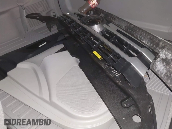2019 Toyota Highlander LE with VIN 5TDBZRFH7KS922457, listed as a IAAI auction lot 41387627 with 36,963 mi miles and . Bid and sale history available at DreamBid. Image 12.