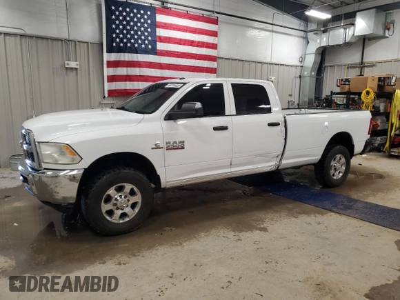2017 Ram 2500 Tradesman z VIN 3C6UR5HL6HG680133, wystawiony jako Copart lot #50215825 z przebiegiem 184 491 mil mil oraz Czysty tytuł • Clean title. Historia ofert i sprzedaży dostępna na DreamBid. Obrazek 1.