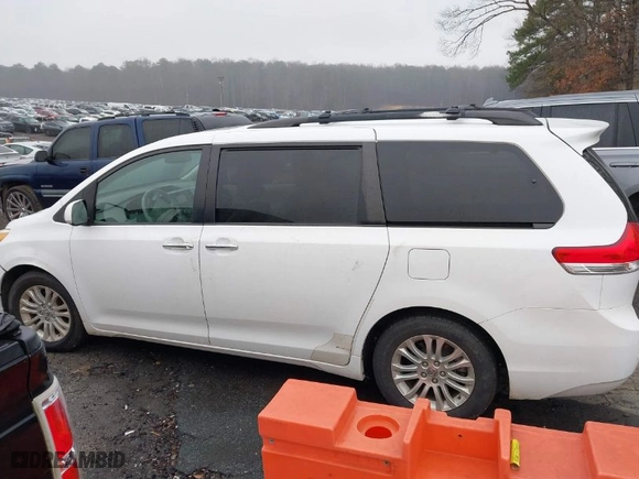 2012 Toyota Sienna XLE AAS with VIN 5TDYK3DC3CS274619, listed as a IAAI auction lot 41558898 with 218,106 mi miles. Bid and sale history available at carsss.com. Image 14.