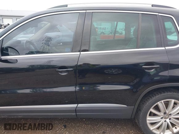 2012 Volkswagen Tiguan SE z VIN WVGBV7AX0CW558863, wystawiony jako IAAI lot #42285870 z przebiegiem 158 521 mil mil oraz . Historia ofert i sprzedaży dostępna na DreamBid. Obrazek 14.