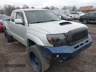 2006 Toyota Tacoma with VIN 5TEUU42N26Z153137, listed as a IAAI auction lot 41802170 with 206,156 mi miles. Bid and sale history available at carsss.com. Image 1.