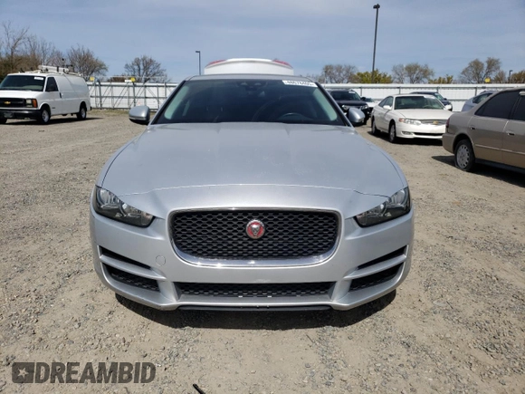 2017 Jaguar XE 25t z VIN SAJAR4BG8HA975784, wystawiony jako Copart lot #48678405 z przebiegiem 104 946 mil mil oraz Czysty tytuł • Clean title. Historia ofert i sprzedaży dostępna na DreamBid. Obrazek 5.