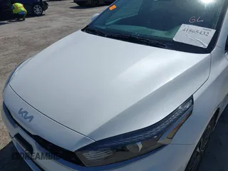 2022 Kia Forte LXS z VIN 3KPF24AD2NE425621, wystawiony jako IAAI lot #41865432 z przebiegiem 14 245 mil mil oraz . Historia ofert i sprzedaży dostępna na DreamBid. Obrazek 6.