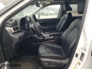 2022 Toyota Highlander XLE with VIN 5TDGZRBHXNS579496, listed as a Copart auction lot 47111505 with 23,427 mi miles and Salvage Title. Bid and sale history available at carsss.com. Image 7.