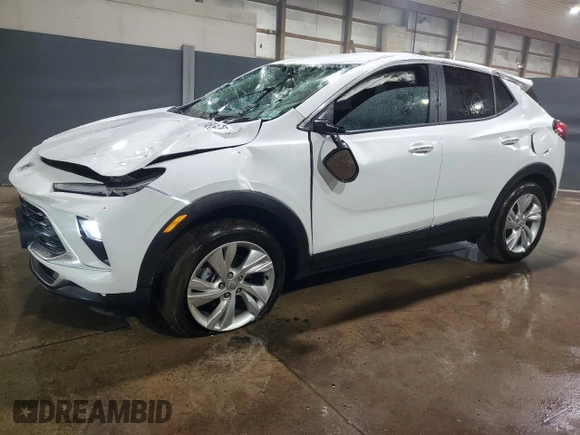 2025 Buick Encore GX Preferred z VIN KL4AMCSL7SB155776, wystawiony jako Copart lot #65182045 z przebiegiem 8 818 mil mil oraz Szkoda całkowita • Salvage title. Historia ofert i sprzedaży dostępna na DreamBid. Obrazek 1.