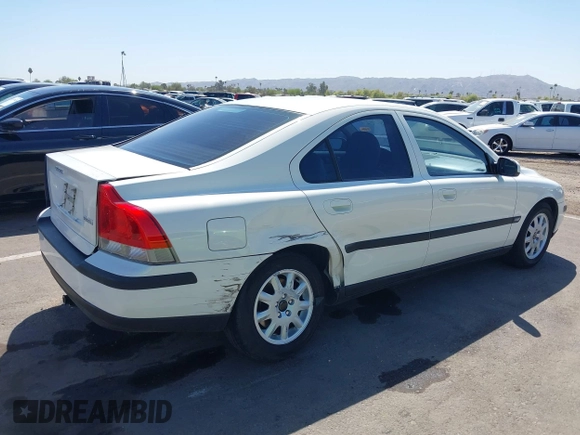 2002 Volvo S60 with VIN YV1RS61RX22155450, listed as a IAAI auction lot 41988229 with 86,115 mi miles. Bid and sale history available at carsss.com. Image 6.