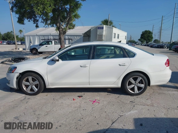 2012 Volkswagen Passat SE с VIN 1VWBP7A31CC085002, выставлен на аукционе IAAI как лот 42318915 с пробегом Не указан миль и . История ставок и продаж доступна на DreamBid. Изображение 14.