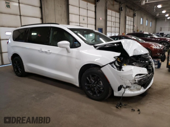2020 Chrysler Pacifica Launch Edition z VIN 2C4RC3BG7LR263686, wystawiony jako Copart lot #43250555 z przebiegiem 84 807 mil mil oraz Szkody całkowita. Historia ofert i sprzedaży dostępna na DreamBid. Obrazek 4.