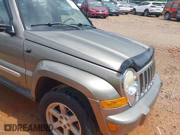 2005 Jeep Liberty Limited with VIN 1J4GK58K15W633519, listed as a IAAI auction lot 42240372 with 189,926 mi miles and . Bid and sale history available at DreamBid. Image 12.