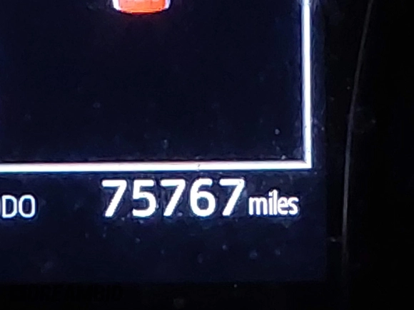 2020 Toyota Camry SE z VIN 4T1G11AKXLU378840, wystawiony jako IAAI lot #42110611 z przebiegiem 75 767 mil mil oraz . Historia ofert i sprzedaży dostępna na DreamBid. Obrazek 15.