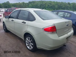 2010 Ford Focus S z VIN 1FAHP3EN0AW185692, wystawiony jako IAAI lot #42299094 z przebiegiem 163 952 mil mil oraz . Historia ofert i sprzedaży dostępna na DreamBid. Obrazek 3.
