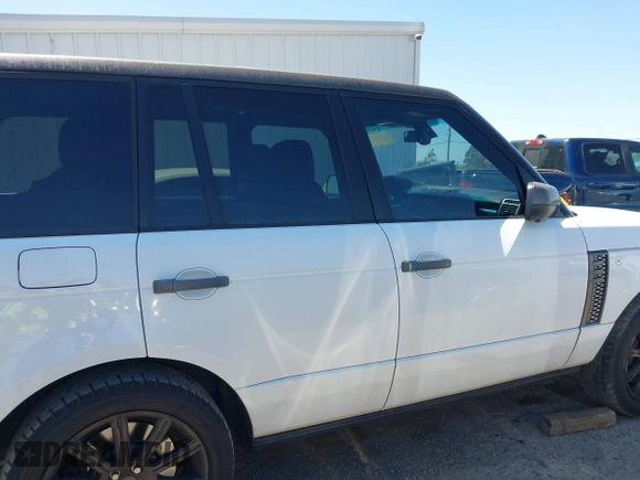 2011 Land Rover Range Rover SC with VIN SALMF1E47BA336395, listed as a IAAI auction lot 42532090 with 62,690 mi miles and . Bid and sale history available at DreamBid. Image 14.