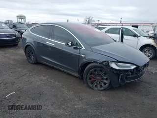2016 Tesla Model X 70D z VIN 5YJXCBE22GF021391, wystawiony jako IAAI lot #41812474 z przebiegiem 81 490 mil mil oraz . Historia ofert i sprzedaży dostępna na DreamBid. Obrazek 1.