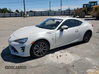 2017 Toyota 86 z VIN JF1ZNAA19H9703311, wystawiony jako Copart lot #55954635 z przebiegiem 86 235 mil mil oraz Szkoda całkowita • Salvage title. Historia ofert i sprzedaży dostępna na DreamBid. Obrazek 1.