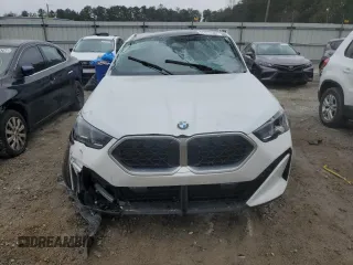 2025 BMW X2 xDrive28i with VIN WBX63GM0XS5085930, listed as a Copart auction lot 44300815 with 8,157 mi miles and Salvage Title. Bid and sale history available at carsss.com. Image 5.