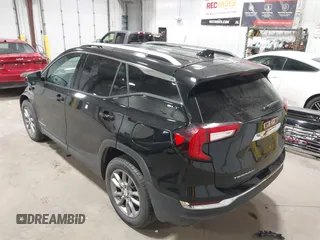 2024 GMC Terrain SLT z VIN 3GKALVEGXRL338413, wystawiony jako IAAI lot #42592625 z przebiegiem 31 104 mil mil oraz . Historia ofert i sprzedaży dostępna na DreamBid. Obrazek 3.