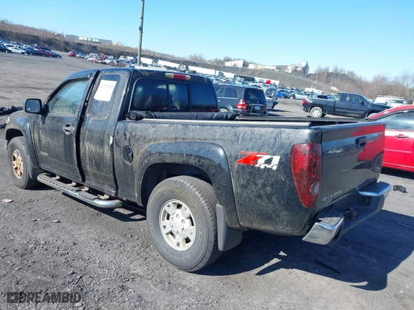 2005 Chevrolet Colorado LS Z71 with VIN 1GCDT196658113305, listed as a IAAI auction lot 41976705 with 237,152 mi miles. Bid and sale history available at carsss.com. Image 3.