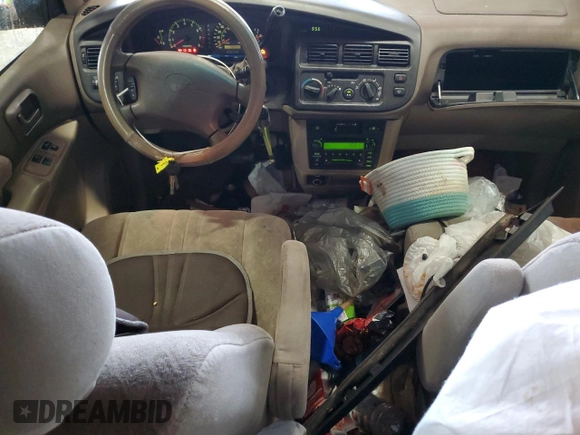 2000 Toyota Sienna LE with VIN 4T3ZF13C0YU258575, listed as a Copart auction lot 53016635 with 252,328 mi miles and Non repairable. Bid and sale history available at DreamBid. Image 8.