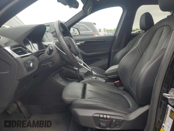 2018 BMW X1 xDrive28i z VIN WBXHT3C30J5L30276, wystawiony jako Copart lot #58903045 z przebiegiem 86 778 mil mil oraz Szkoda całkowita • Salvage title. Historia ofert i sprzedaży dostępna na DreamBid. Obrazek 7.