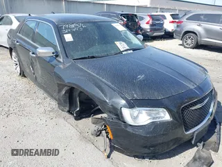 2019 Chrysler 300 Limited z VIN 2C3CCAEG3KH697988, wystawiony jako IAAI lot #42094473 z przebiegiem 90 593 mil mil oraz . Historia ofert i sprzedaży dostępna na DreamBid. Obrazek 1.