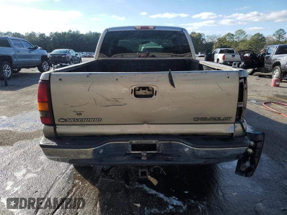 2000 Chevrolet Silverado 1500 with VIN 2GCEC19W3Y1334095, listed as a Copart auction lot 41530595 with 254,054 mi miles and Salvage Title. Bid and sale history available at DreamBid. Image 6.
