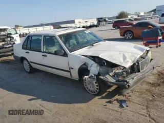 1994 Volvo 900 z VIN YV1JS8611R1172830, wystawiony jako Copart lot #75955284 z przebiegiem 222 846 mil mil oraz Szkody całkowita. Historia ofert i sprzedaży dostępna na DreamBid. Obrazek 4.
