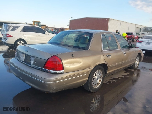 2005 Ford Crown Victoria LX with VIN 2FAFP74W55X130190, listed as a IAAI auction lot 41138306 with 122,738 mi miles. Bid and sale history available at carsss.com. Image 4.