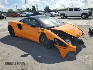 2025 McLaren Artura z VIN SBM16BEA8SW002943, wystawiony jako Copart lot #43462325 z przebiegiem Nie podano mil oraz Szkody całkowita. Historia ofert i sprzedaży dostępna na DreamBid. Obrazek 4.