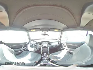 2008 MINI Convertible S с VIN WMWRH33508TU81576, выставлен на аукционе Copart как лот 60684675 с пробегом 145 344 миль миль и Списание • Salvage title. История ставок и продаж доступна на DreamBid. Изображение 14.