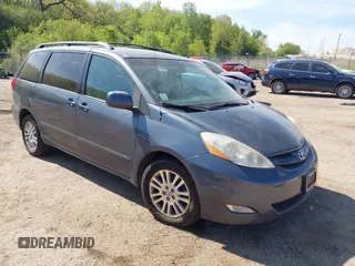 2010 Toyota Sienna XLE z VIN 5TDYK4CCXAS297934, wystawiony jako IAAI lot #42250953 z przebiegiem 142 442 mil mil oraz . Historia ofert i sprzedaży dostępna na DreamBid. Obrazek 1.