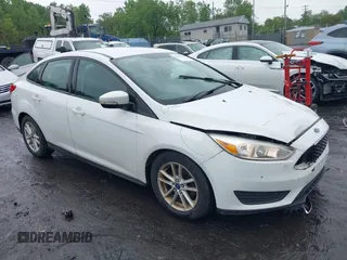 2016 Ford Focus SE z VIN 1FADP3F28GL276450, wystawiony jako IAAI lot #42336410 z przebiegiem 129 168 mil mil oraz . Historia ofert i sprzedaży dostępna na DreamBid. Obrazek 1.