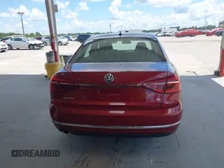 2017 Volkswagen Passat S z VIN 1VWAT7A38HC056207, wystawiony jako IAAI lot #42586003 z przebiegiem 114 329 mil mil oraz . Historia ofert i sprzedaży dostępna na DreamBid. Obrazek 16.