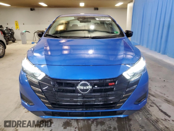 2024 Nissan Versa SR z VIN 3N1CN8FV6RL824782, wystawiony jako Copart lot #61356435 z przebiegiem 41 201 mil mil oraz Czysty tytuł • Clean title. Historia ofert i sprzedaży dostępna na DreamBid. Obrazek 5.