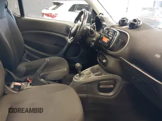 2016 Smart fortwo Passion z VIN WMEFJ5DA9GK061774, wystawiony jako IAAI lot #42005599 z przebiegiem 44 323 mil mil oraz . Historia ofert i sprzedaży dostępna na DreamBid. Obrazek 5.