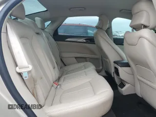 2017 Lincoln MKZ Premiere z VIN 3LN6L5A9XHR637903, wystawiony jako Copart lot #51170425 z przebiegiem 102 218 mil mil oraz Szkoda całkowita • Salvage title. Historia ofert i sprzedaży dostępna na DreamBid. Obrazek 10.