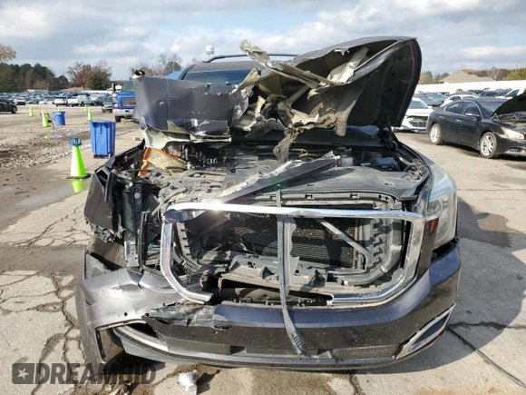 2016 GMC Yukon XL Denali with VIN 1GKS1HKJ0GR120966, listed as a Copart auction lot 84323374 with 197,771 mi miles and Salvage Title. Bid and sale history available at carsss.com. Image 5.
