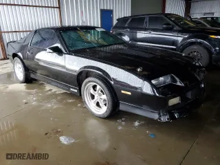1986 Chevrolet Camaro Z28 Sport with VIN 1G1FP87H8GL106911, listed as a Copart auction lot 81903004 with 24,202 mi miles and Salvage Title. Bid and sale history available at carsss.com. Image 4.