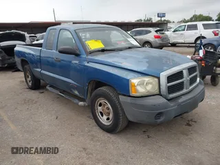 2006 Dodge Dakota ST z VIN 1D7HE22K86S632701, wystawiony jako IAAI lot #42193603 z przebiegiem 182 016 mil mil oraz . Historia ofert i sprzedaży dostępna na DreamBid. Obrazek 1.
