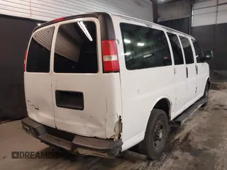 2012 Chevrolet Express Passenger LS z VIN 1GAWGPFGXC1114016, wystawiony jako IAAI lot #41514481 z przebiegiem 294 040 mil mil oraz . Historia ofert i sprzedaży dostępna na DreamBid. Obrazek 4.