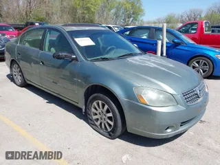 2005 Nissan Altima 2.5 S with VIN 1N4AL11DX5C269251, listed as a IAAI auction lot 41979332 with 236,068 mi miles. Bid and sale history available at carsss.com. Image 1.