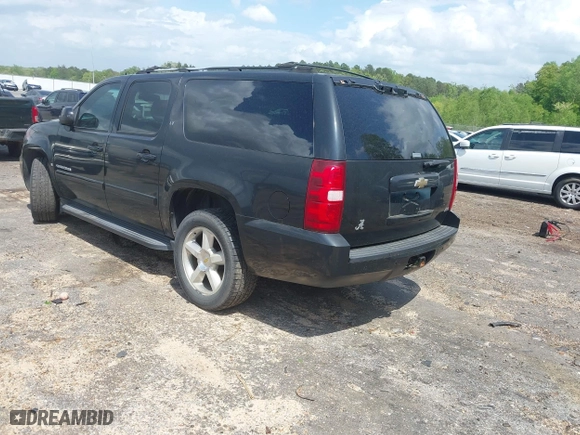 2007 Chevrolet Suburban LTZ with VIN 3GNFC16097G191395, listed as a IAAI auction lot 41965244 with 274,256 mi miles. Bid and sale history available at carsss.com. Image 3.