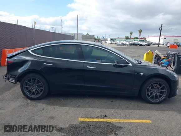 2019 Tesla Model 3 Mid Range z VIN 5YJ3E1EA4KF361967, wystawiony jako IAAI lot #42261724 z przebiegiem 89 902 mil mil oraz . Historia ofert i sprzedaży dostępna na DreamBid. Obrazek 13.