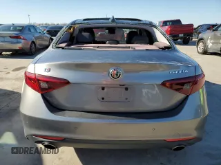2017 Alfa Romeo Giulia Ti z VIN ZARFAECN3H7556176, wystawiony jako Copart lot #48371125 z przebiegiem 47 520 mil mil oraz Szkody całkowita. Historia ofert i sprzedaży dostępna na DreamBid. Obrazek 6.