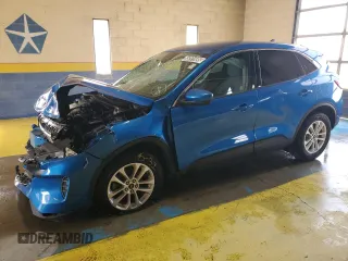 2020 Ford Escape SE z VIN 1FMCU0G62LUC15643, wystawiony jako Copart lot #62939205 z przebiegiem 83 979 mil mil oraz Czysty tytuł • Clean title. Historia ofert i sprzedaży dostępna na DreamBid. Obrazek 1.