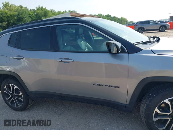 2024 Jeep Compass Limited z VIN 3C4NJDCN4RT595193, wystawiony jako IAAI lot #42275126 z przebiegiem 26 638 mil mil oraz . Historia ofert i sprzedaży dostępna na DreamBid. Obrazek 13.