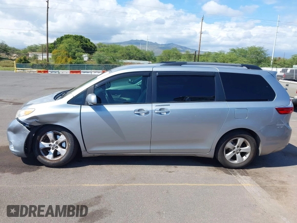 2016 Toyota Sienna LE AAS with VIN 5TDKK3DC6GS693284, listed as a IAAI auction lot 41902616 with 191,709 mi miles. Bid and sale history available at carsss.com. Image 14.