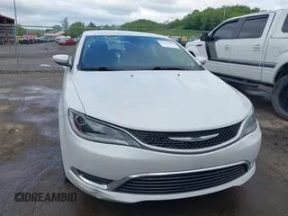 2015 Chrysler 200 Limited z VIN 1C3CCCAB7FN555436, wystawiony jako IAAI lot #42193998 z przebiegiem 126 448 mil mil oraz . Historia ofert i sprzedaży dostępna na DreamBid. Obrazek 12.