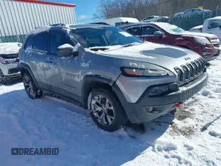2015 Jeep Cherokee Trailhawk z VIN 1C4PJMBS2FW503293, wystawiony jako IAAI lot #41368800 z przebiegiem 144 794 mil mil oraz . Historia ofert i sprzedaży dostępna na DreamBid. Obrazek 1.