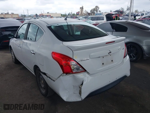 2019 Nissan Versa SV z VIN 3N1CN7AP1KL838940, wystawiony jako IAAI lot #42191914 z przebiegiem 72 374 mil mil oraz . Historia ofert i sprzedaży dostępna na DreamBid. Obrazek 3.